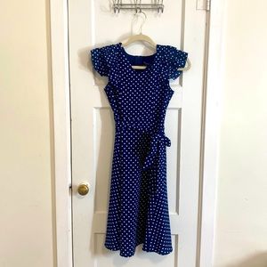 Size 14 dress fits good and it’s not too short.